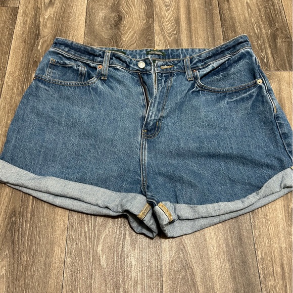 Wild Fable high rise mom Jean shorts Size 14/32R - Picture 3 of 4